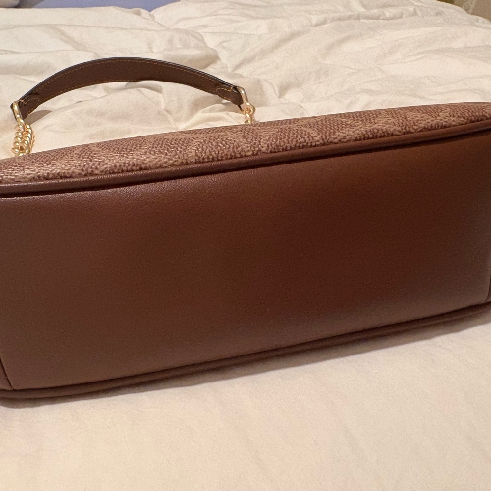 Coach Tan/Brown Signature Jacquard Shoulder Bag with Gold Chain - Picture 3 of 4